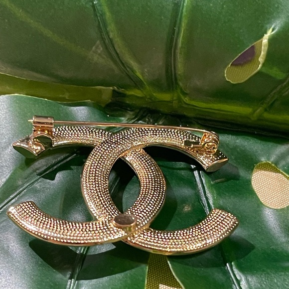 Elegant Black and Gold Pearl Brooch - Picture 2 of 2